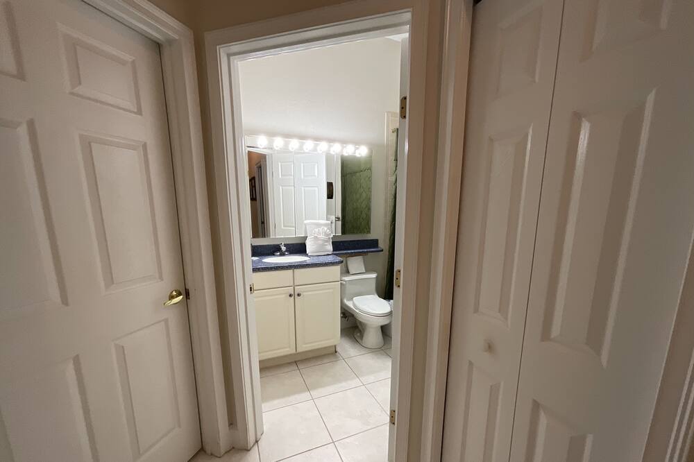 Photo of Bathroom in Ridgewood Lakes