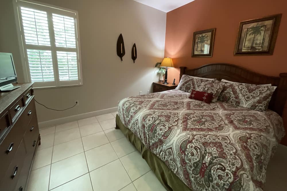 Photo of Bedroom in Ridgewood Lakes