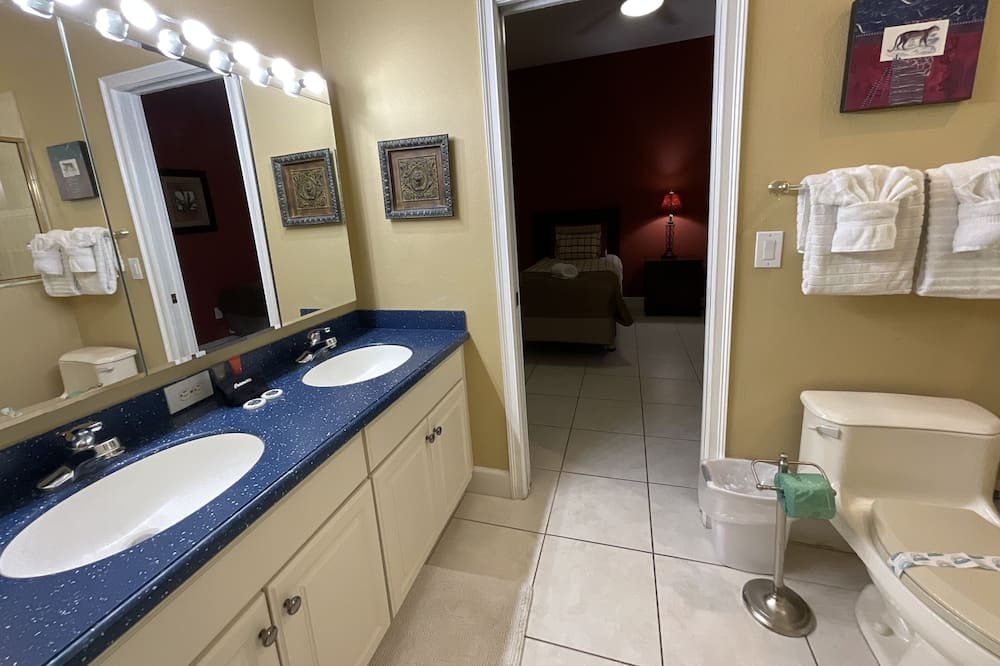 Photo of Bathroom in Ridgewood Lakes