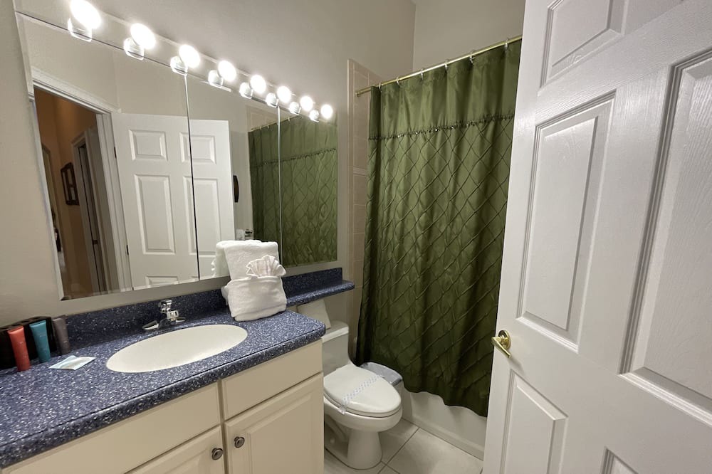 Photo of Bathroom in Ridgewood Lakes