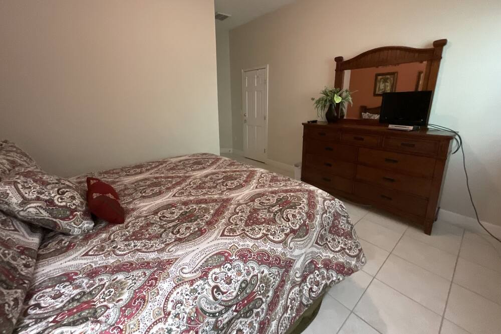Photo of Bedroom in Ridgewood Lakes