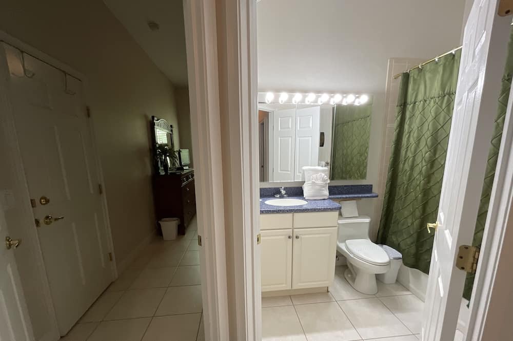 Photo of Bathroom in Ridgewood Lakes