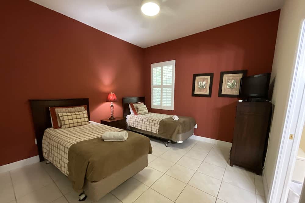 Photo of Bedroom in Ridgewood Lakes