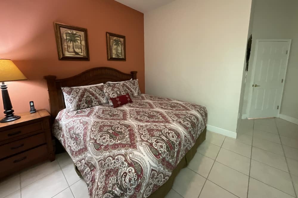 Photo of Bedroom in Ridgewood Lakes