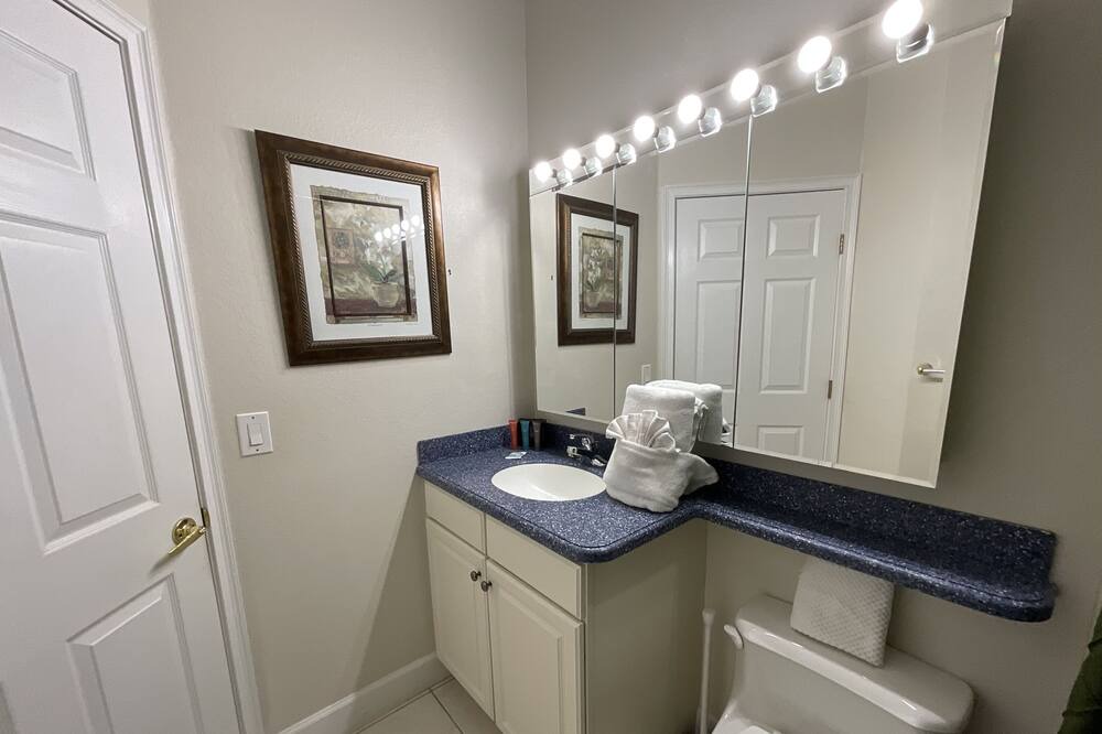 Photo of Bathroom in Ridgewood Lakes