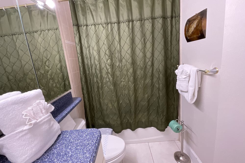 Photo of Bathroom in Ridgewood Lakes