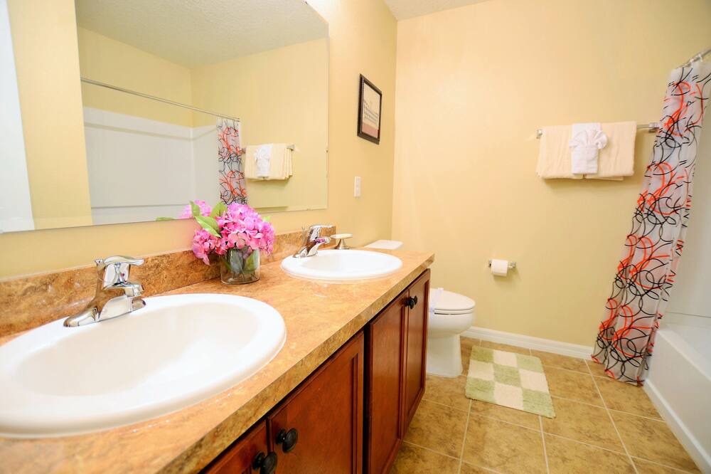 Photo of Bathroom in Crystal Cove
