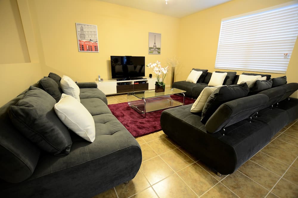 Photo of Bedroom in Crystal Cove