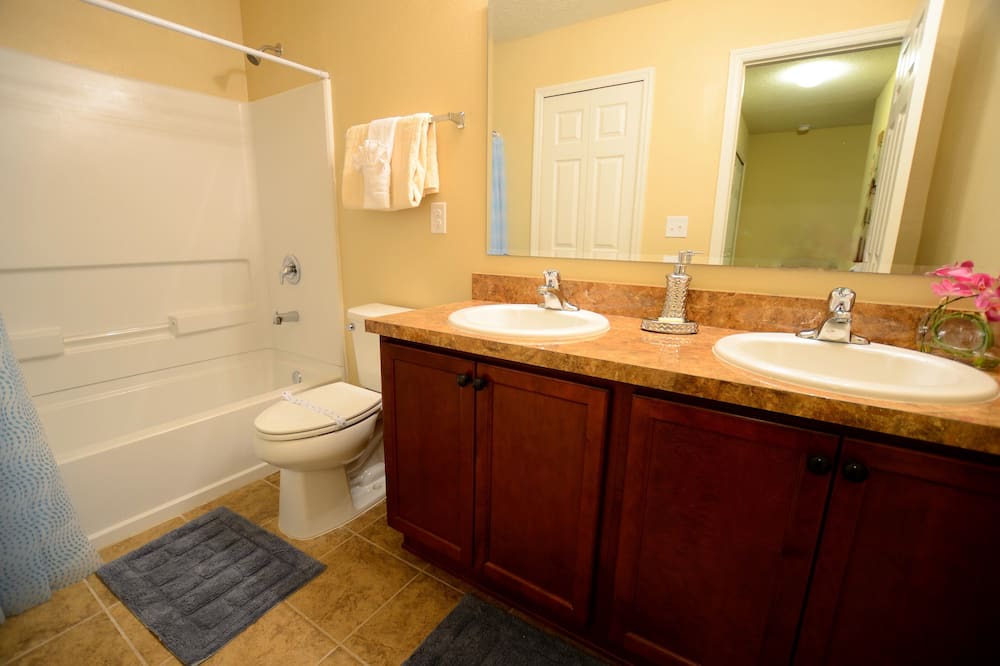 Photo of Bathroom in Crystal Cove