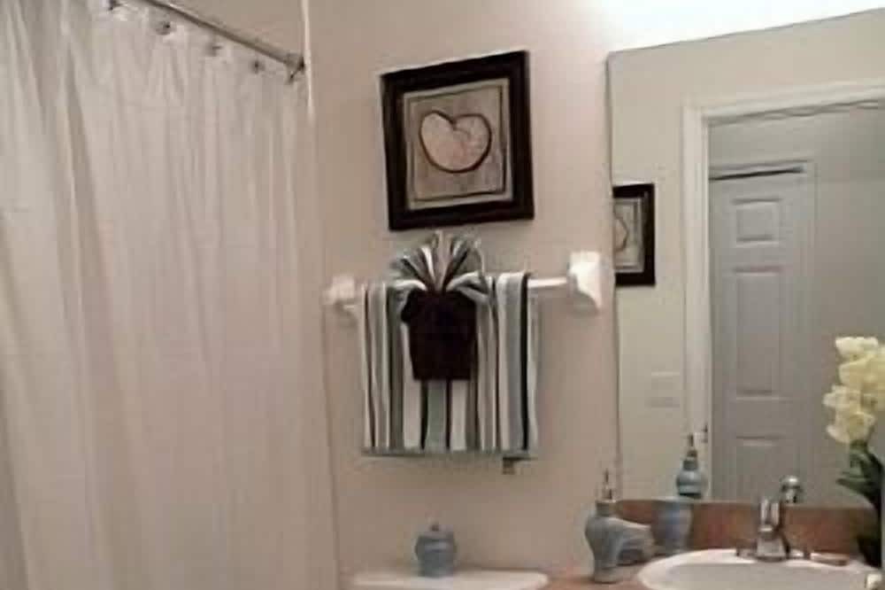 Photo of Bathroom in Highgate Park