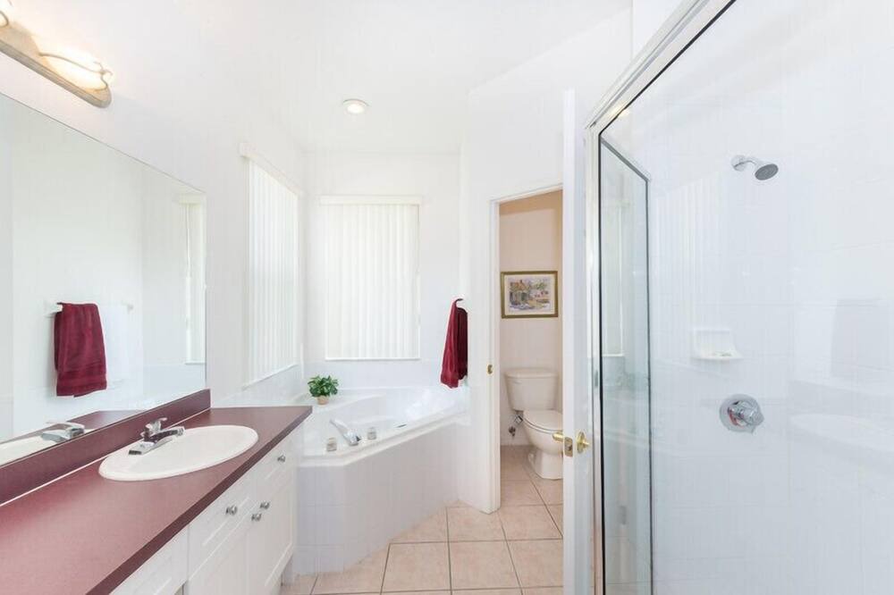 Photo of Bathroom in Calabay Parc