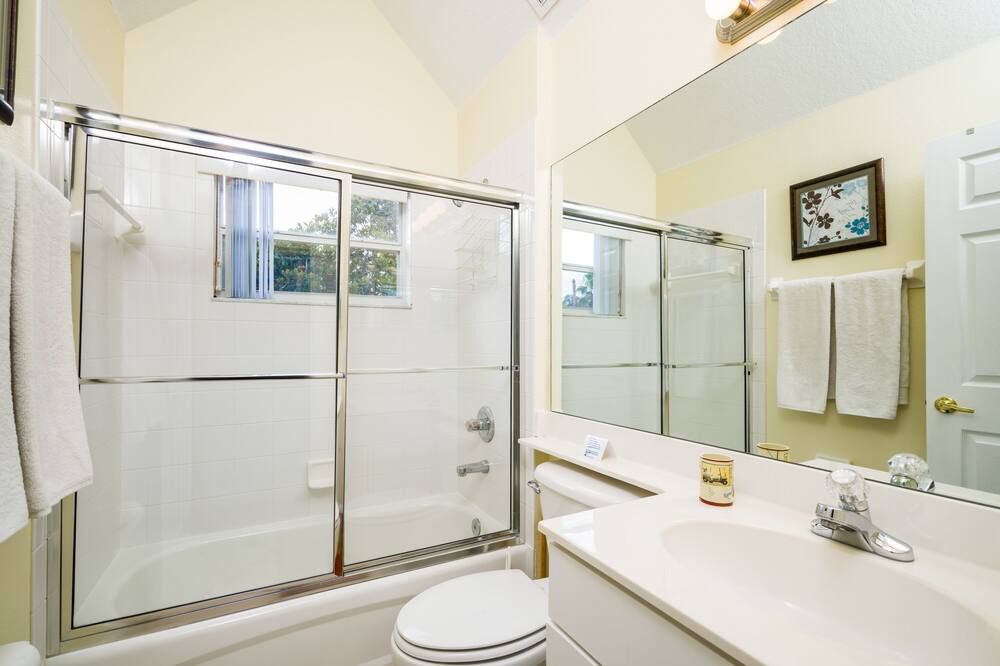Photo of Bathroom in Ridgewood Lakes