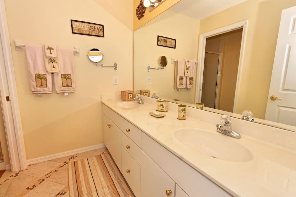 Photo of Bathroom in Ridgewood Lakes