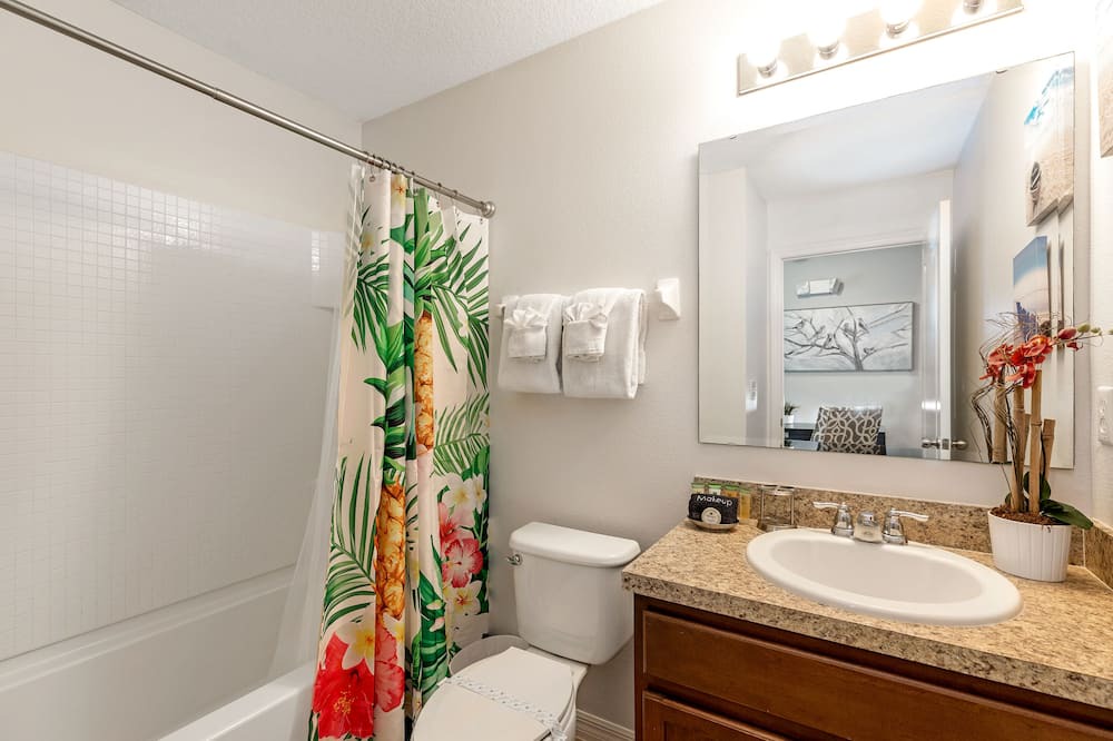Photo of Bathroom in Cypress Pointe