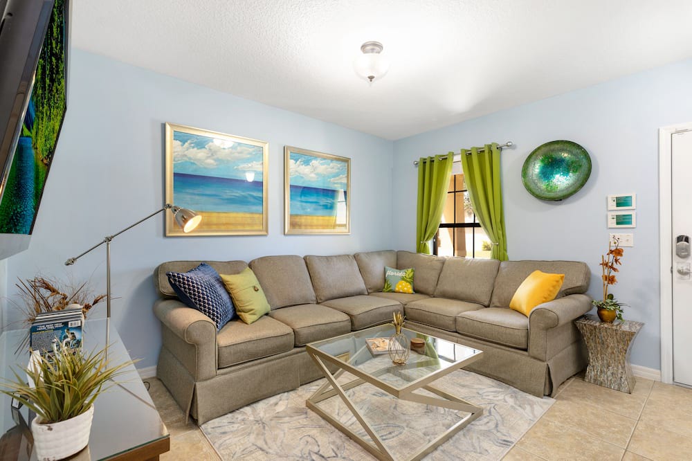 Photo of Livingroom in Cypress Pointe