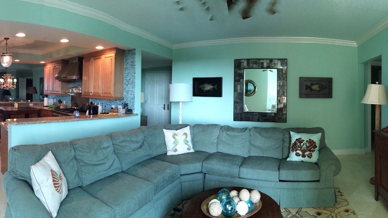 Photo of Livingroom in Vanderbilt Beach