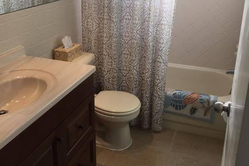 Photo of Bathroom in Embassy Hills