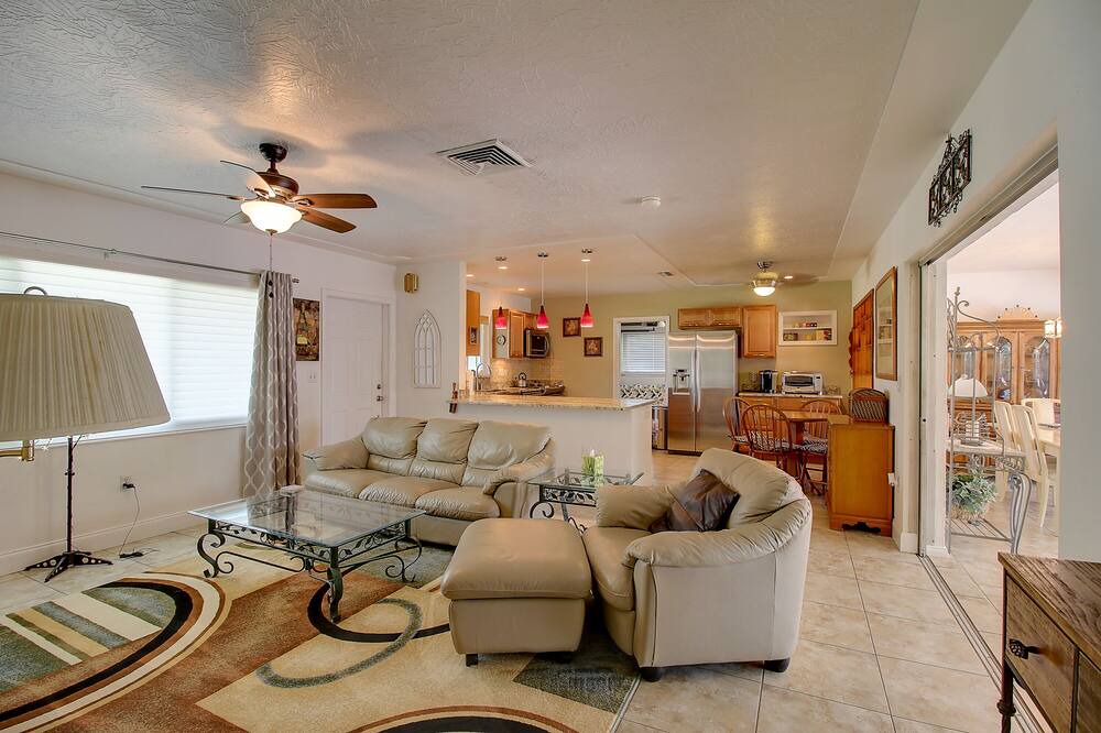 Photo of Livingroom in Gulf Gate Estates