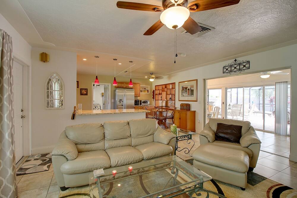 Photo of Livingroom in Gulf Gate Estates