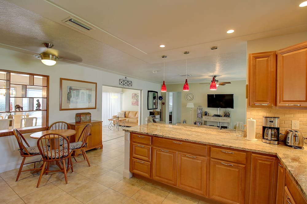Photo of Kitchen in Gulf Gate Estates