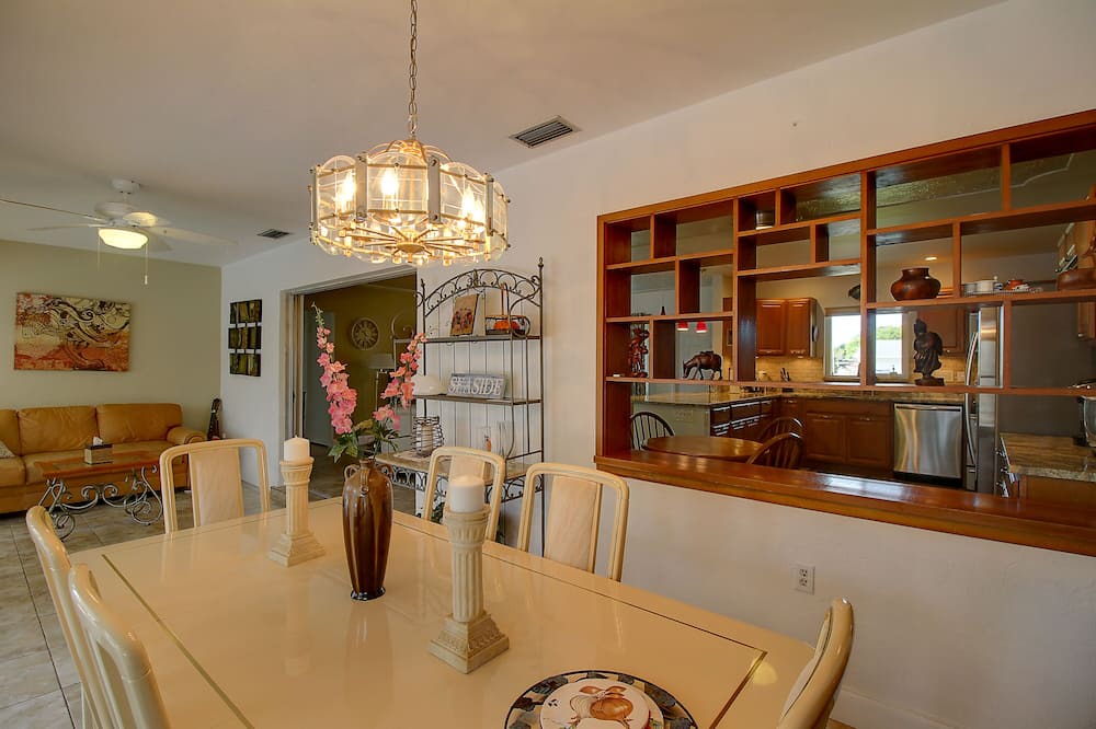 Photo of Kitchen in Gulf Gate Estates