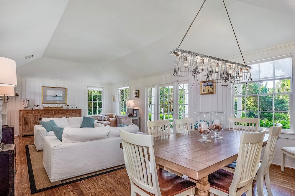 Photo of Livingroom in Captiva