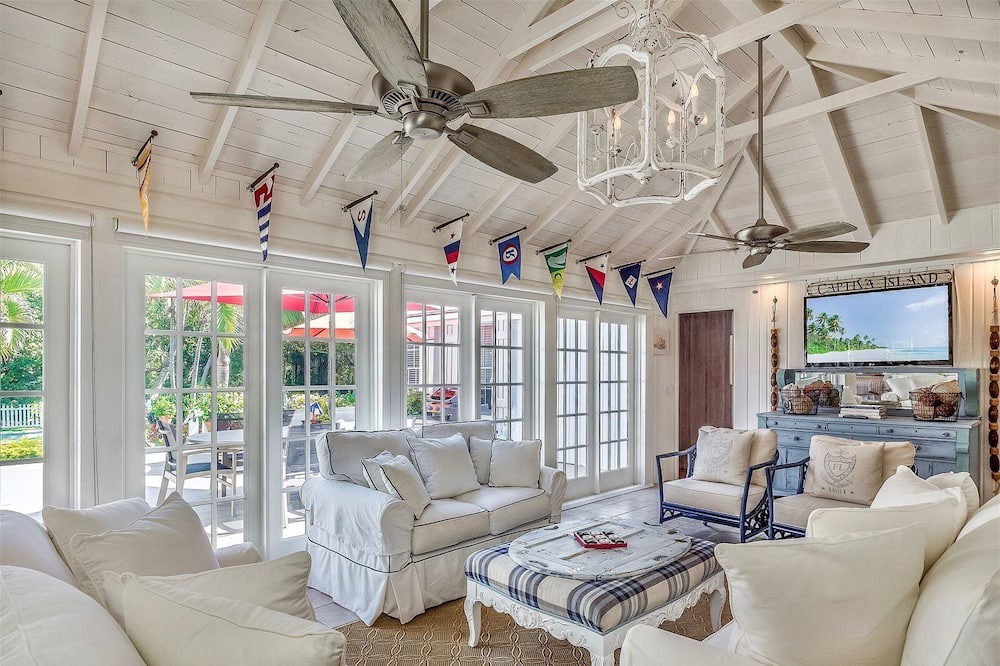 Photo of Livingroom in Captiva