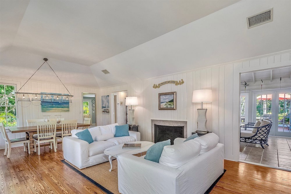 Photo of Livingroom in Captiva