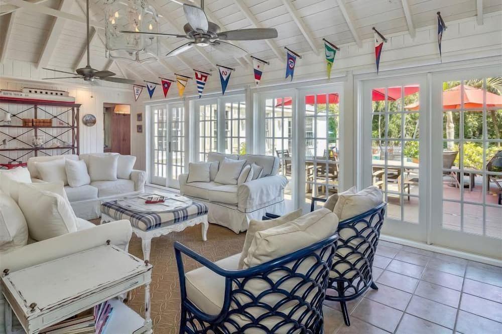 Photo of Livingroom in Captiva