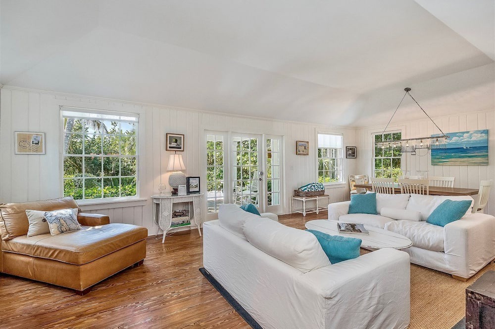 Photo of Livingroom in Captiva