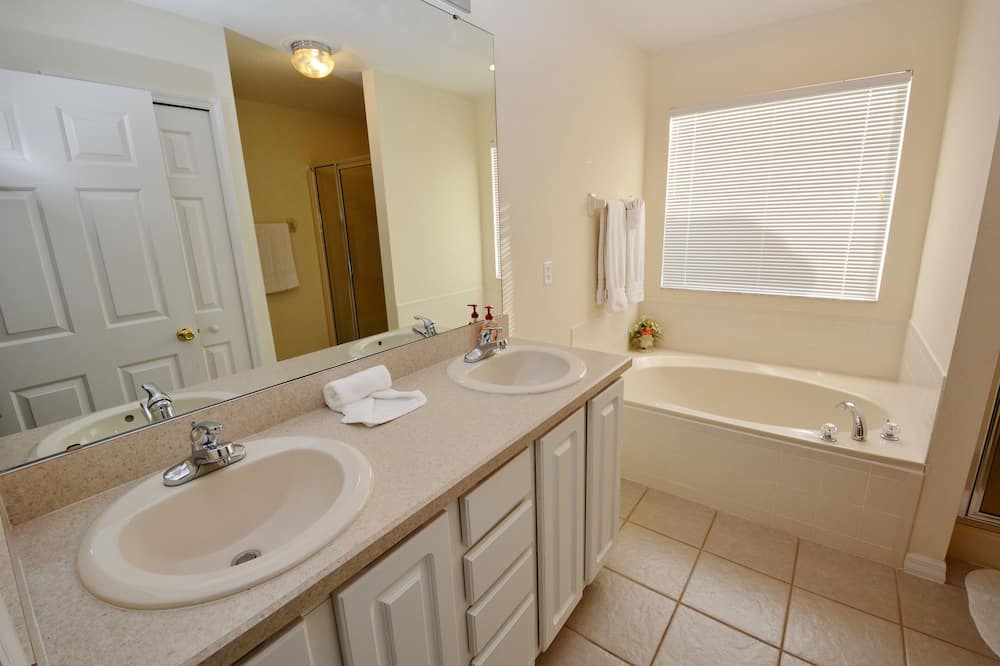 Photo of Bathroom in Lake Wilson Preserve