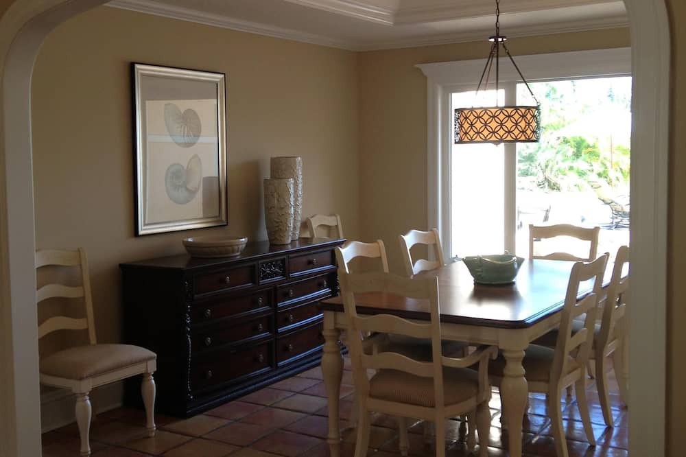 Photo of Bedroom in Bay Isle