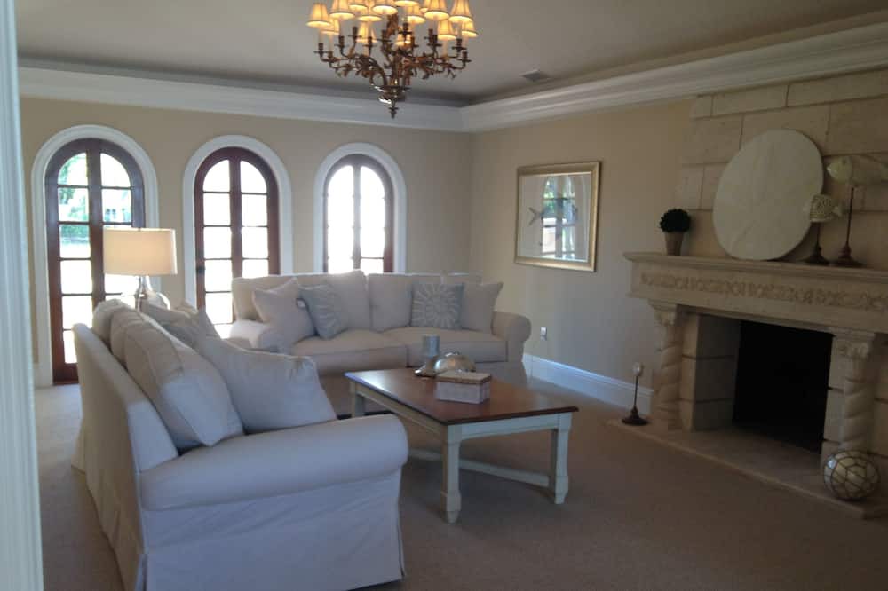 Photo of Livingroom in Bay Isle