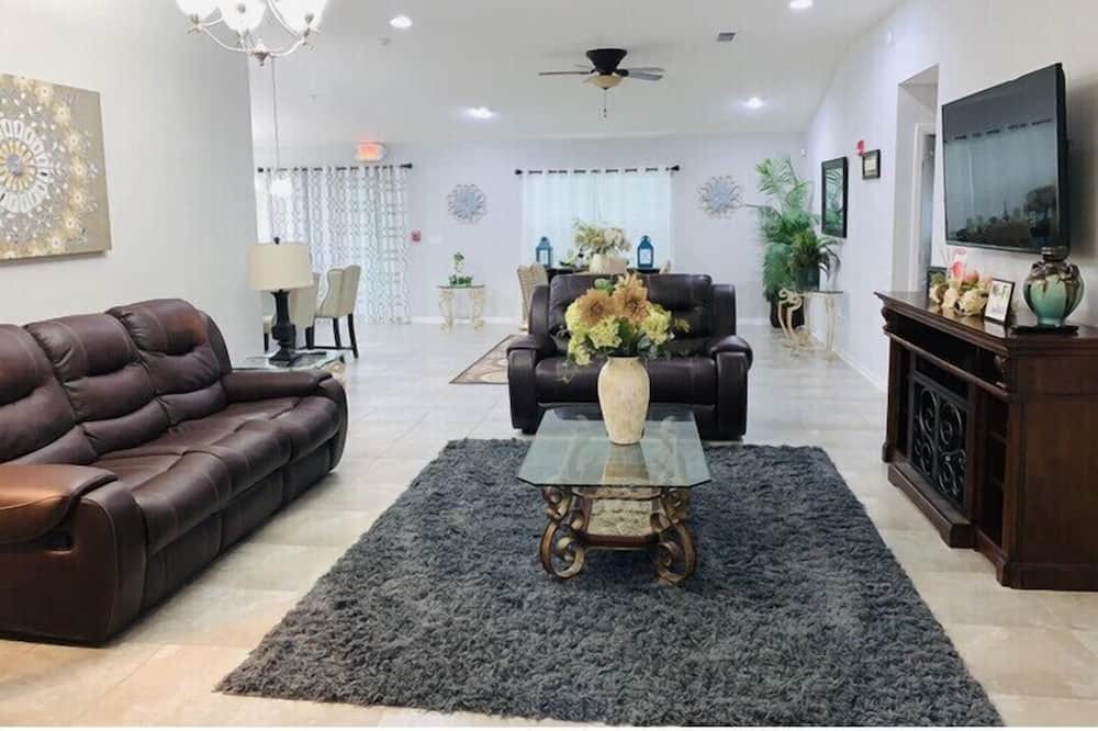 Photo of Livingroom in Northside