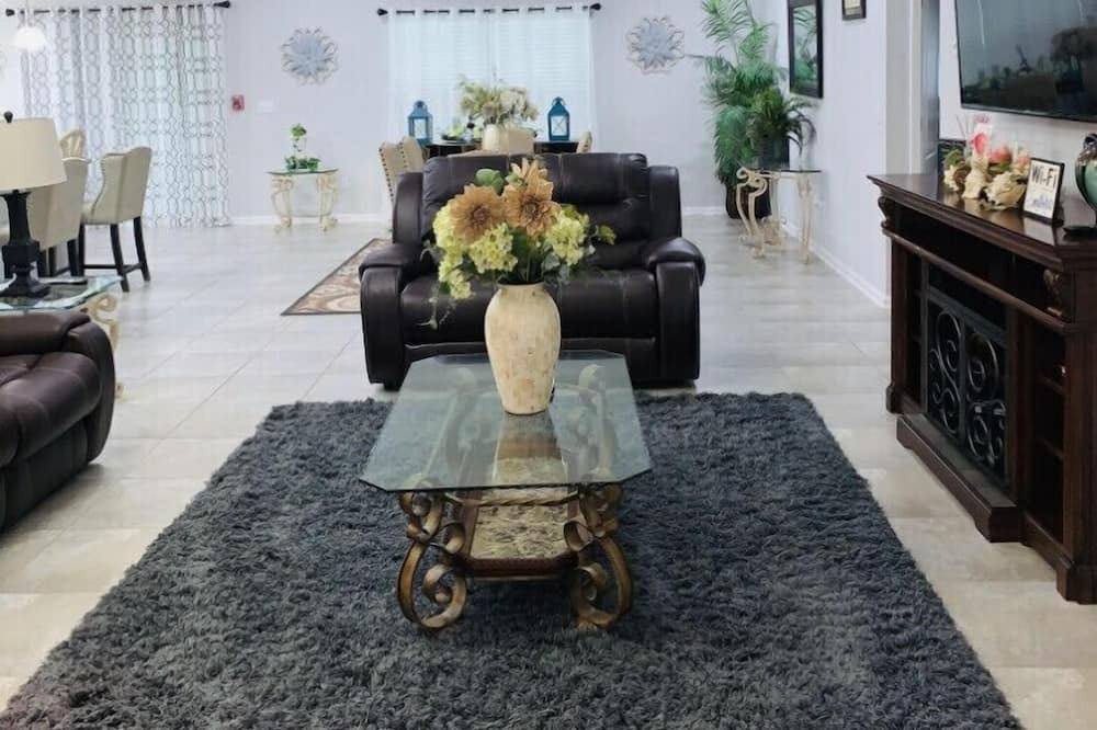 Photo of Livingroom in Northside
