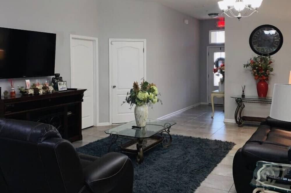 Photo of Livingroom in Northside