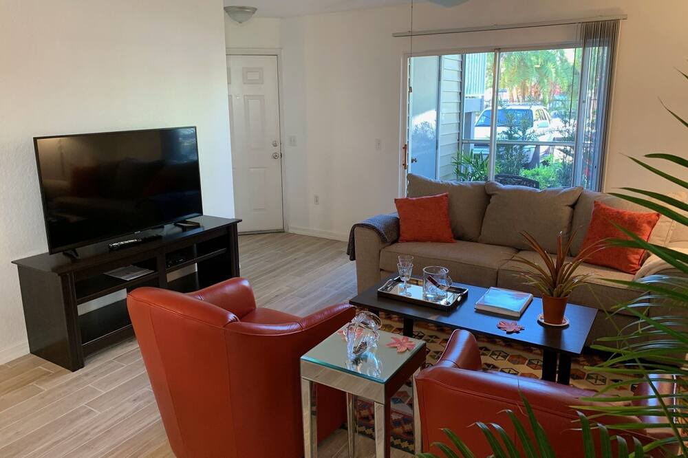 Photo of Livingroom in Downtown