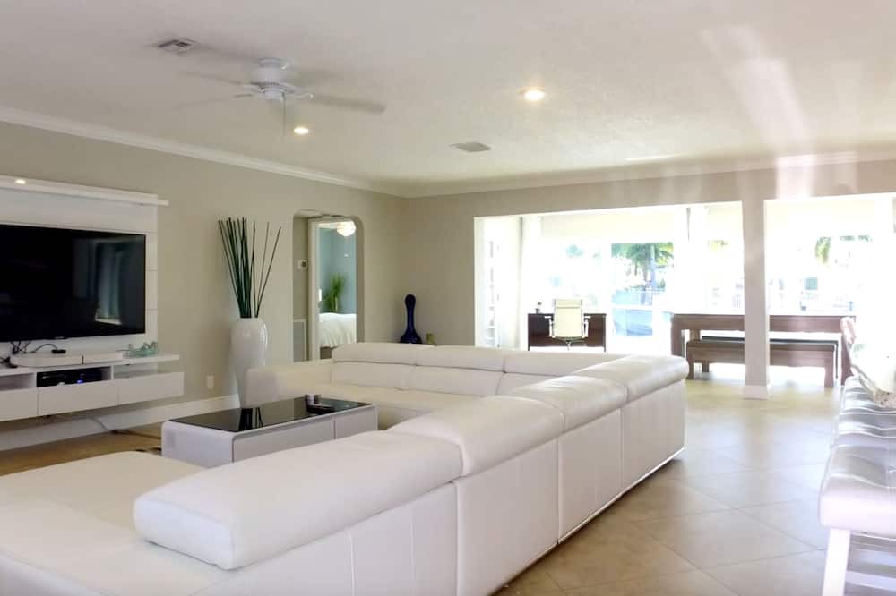 Photo of Livingroom in Pompano Isles