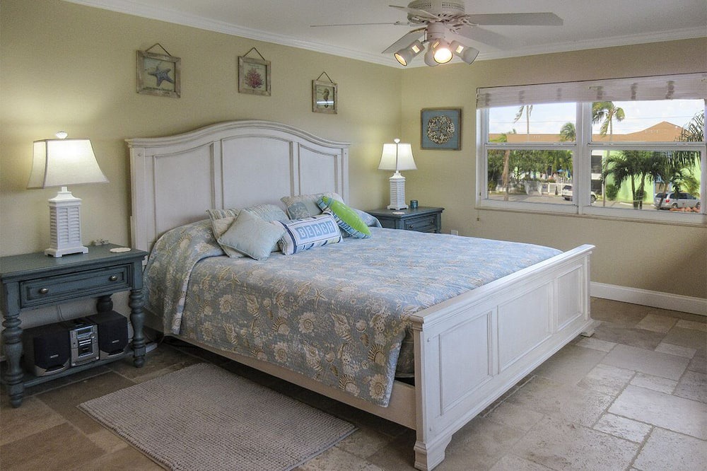 Photo of Bedroom in South Island