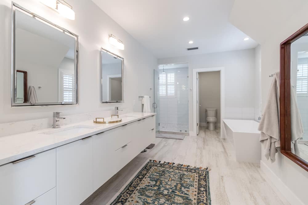 Photo of Bathroom in Longbeach Village