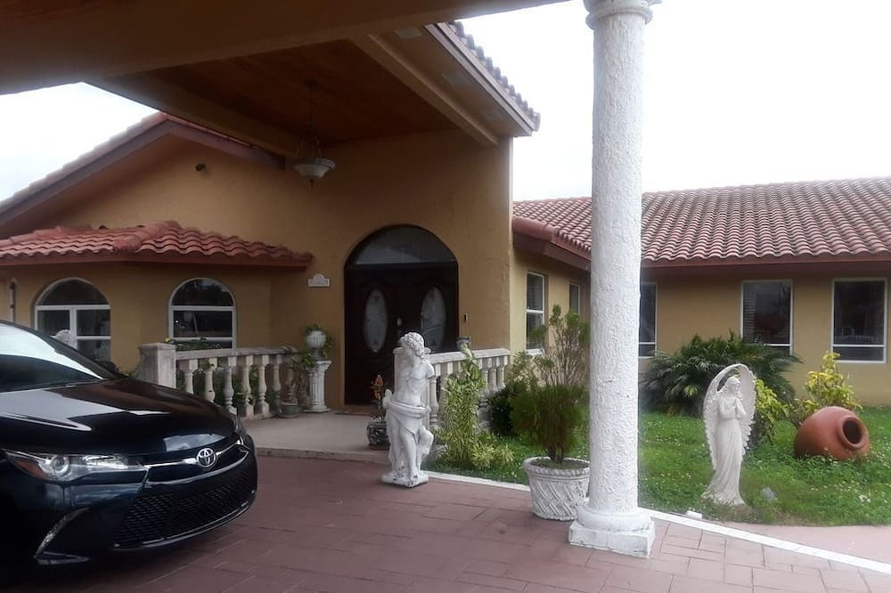 Photo of Others in Tamiami