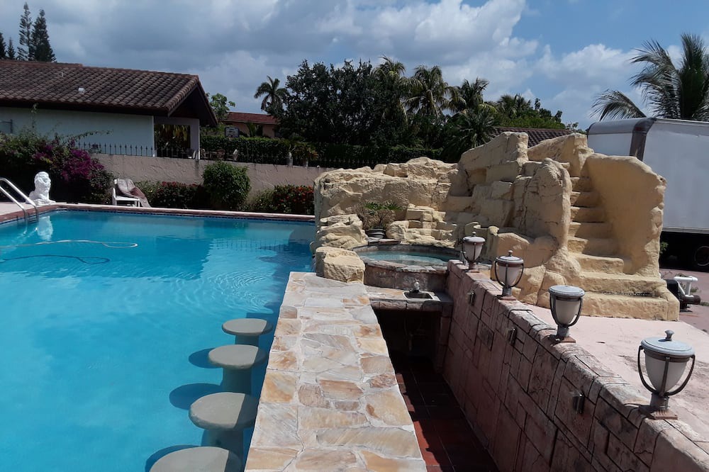 Photo of Outdoor in Tamiami