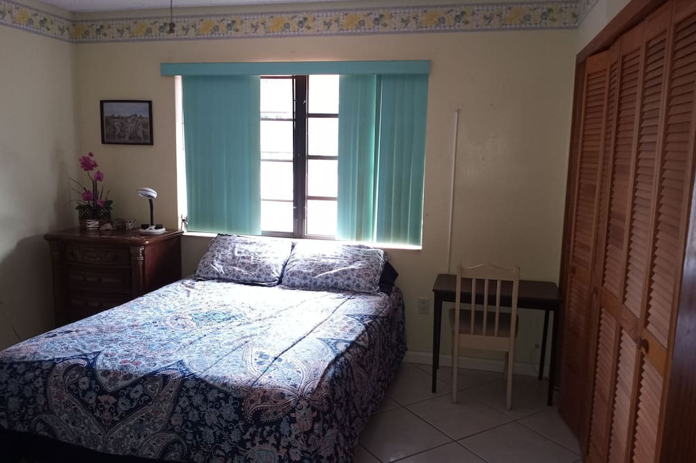 Photo of Bedroom in Tamiami