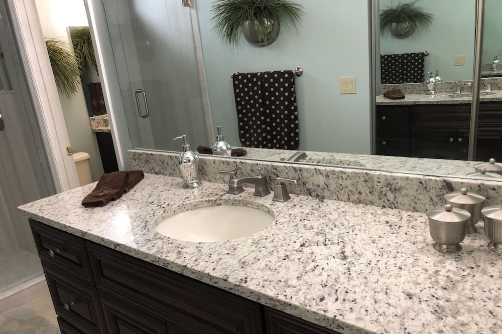 Photo of Bathroom in Myrtle Trace