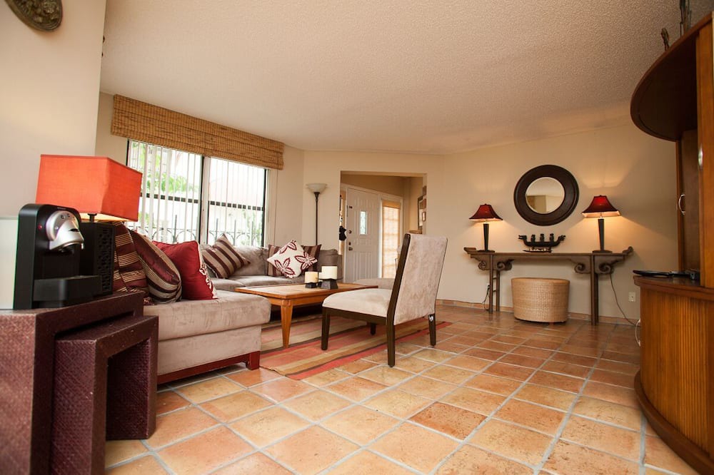 Photo of Livingroom in Juno Beach