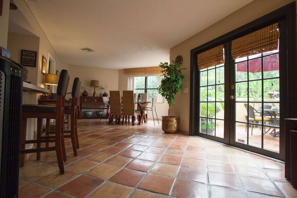 Photo of Livingroom in Juno Beach