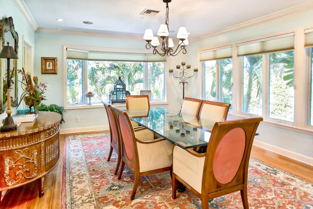 Photo of Livingroom in Captiva
