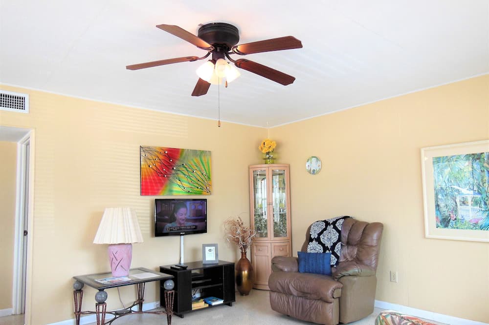Photo of Livingroom in Redington Beach