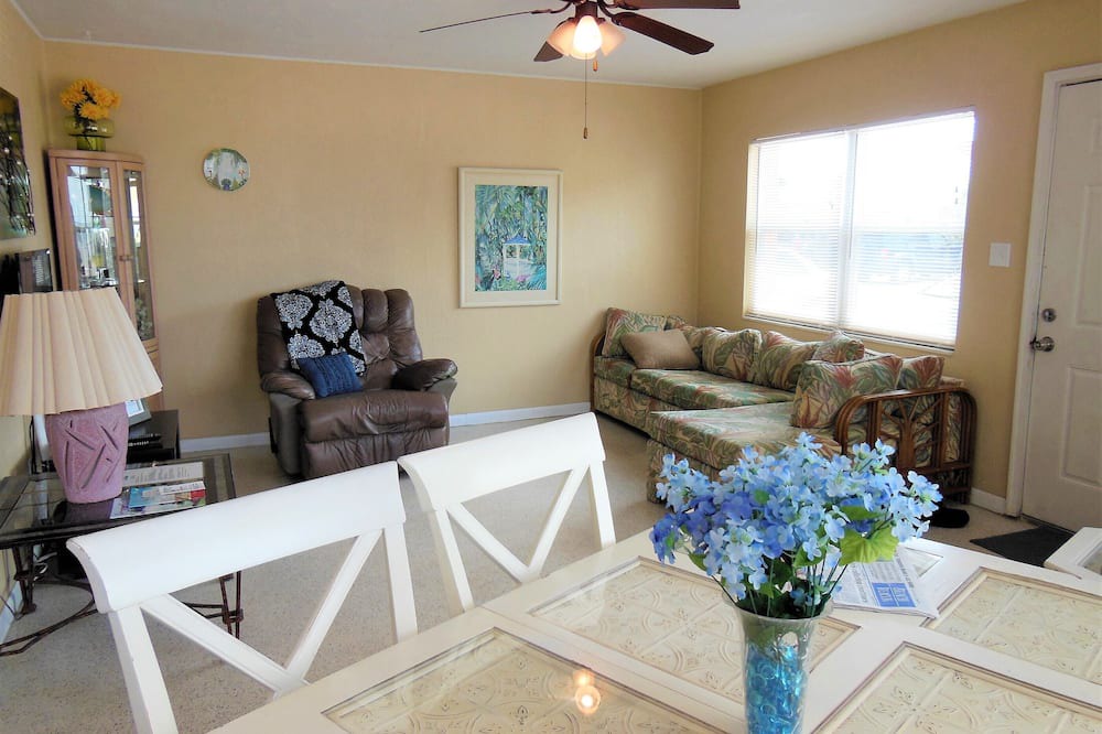 Photo of Livingroom in Redington Beach