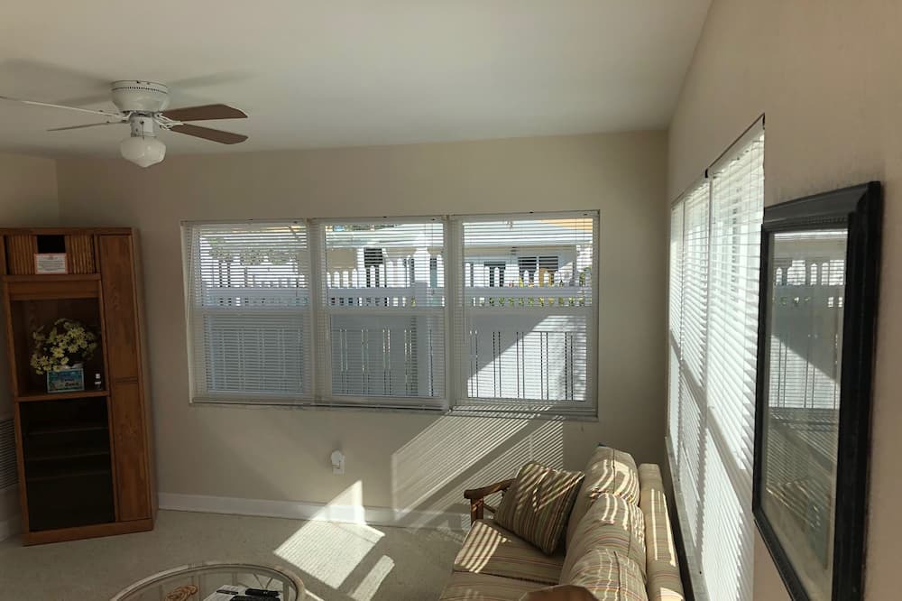Photo of Livingroom in Redington Beach